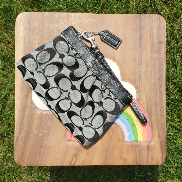 ♻️DONATED ♻️ Coach wristlet - Picture 1 of 4